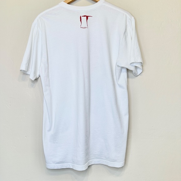 IT Movie 2017 Promo Premiere RARE Pennywise Red Balloon Logo Horror Unisex Tee - Picture 3 of 9